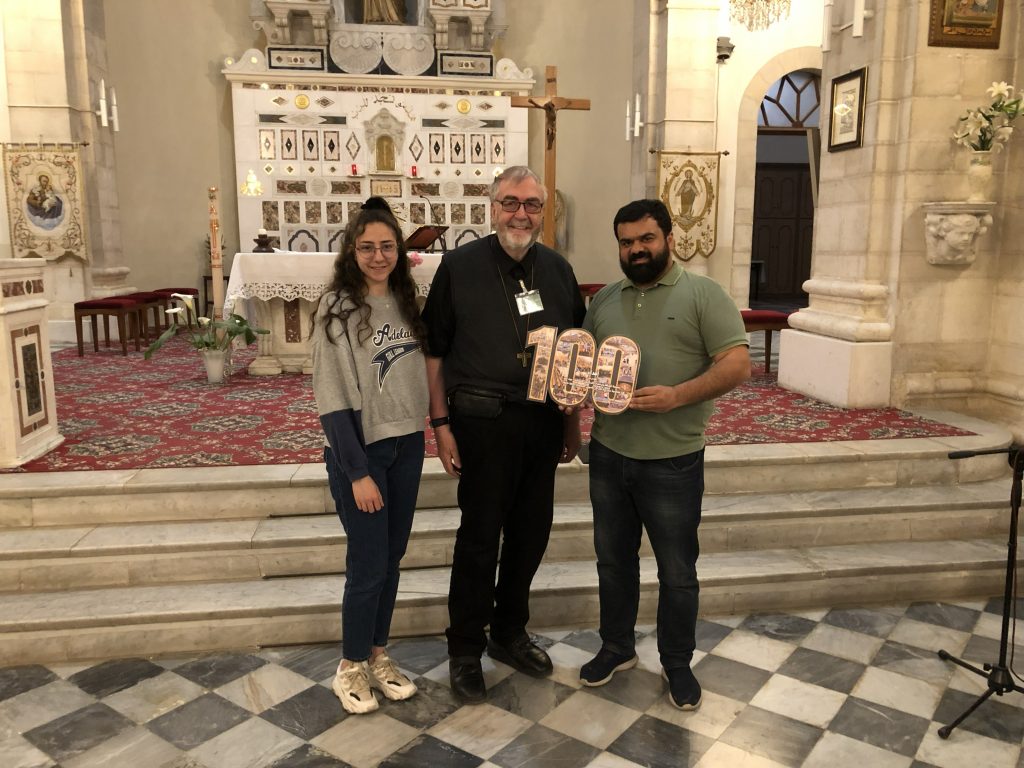 Abuna Wilfried mit Scouts